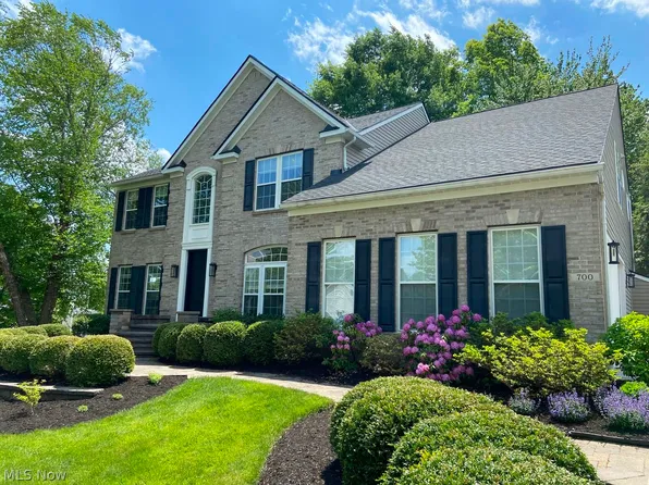 700 Chilham Cir, Uniontown, OH 44685