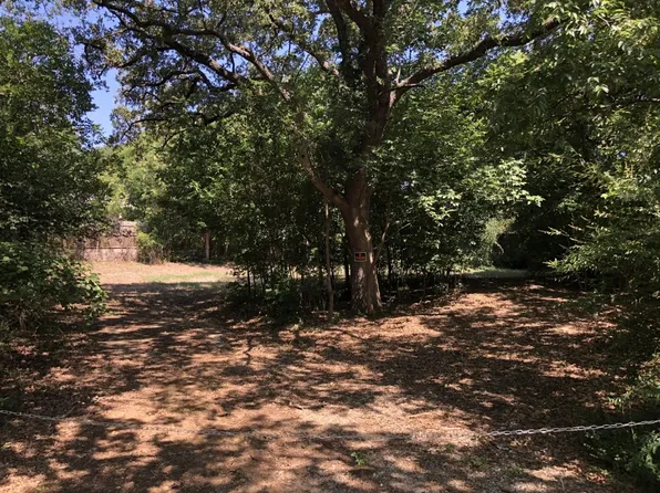 607 Crest Dr, Lake Dallas, TX 75065