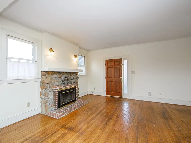 407 W 9th St #B — Photo 4