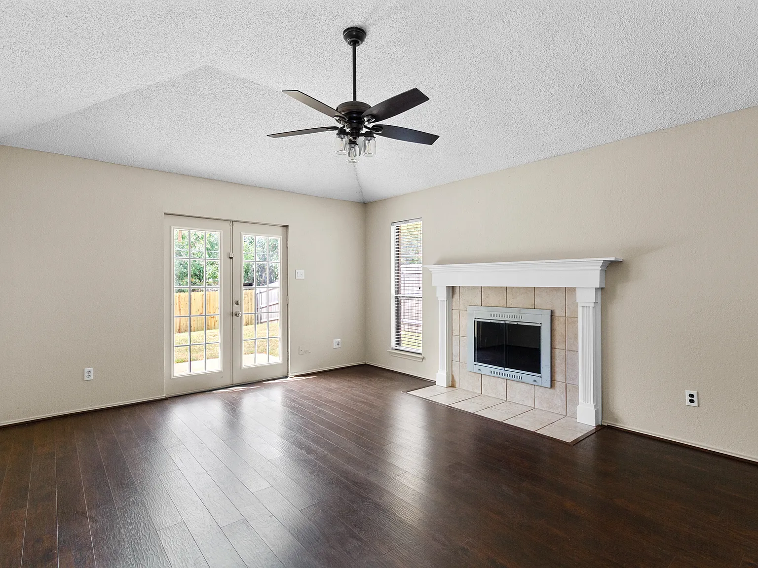 3 bed, 1392 sqft, $1,850 — Photo 4