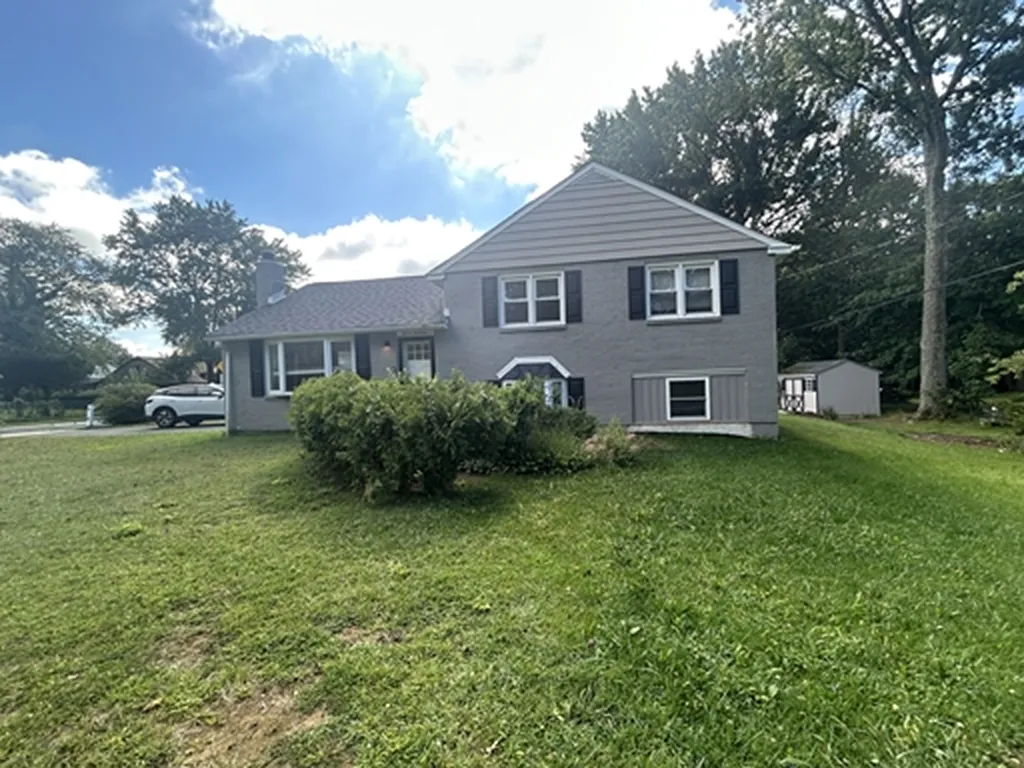 3 bed, 2.5 bath, 1519 sqft, $2,500 — Photo 2