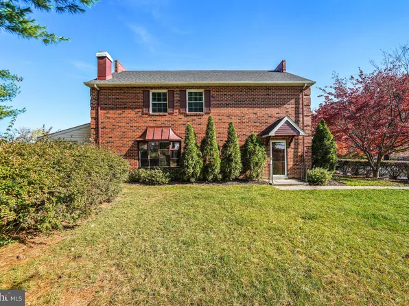 100 Lampeter Ct, Exton, PA 19341