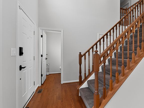 3rd image of 1469 Sequoia Dr