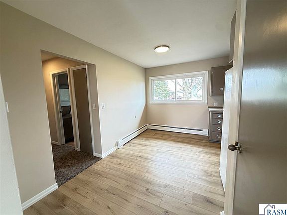 4th image of 402 E North St