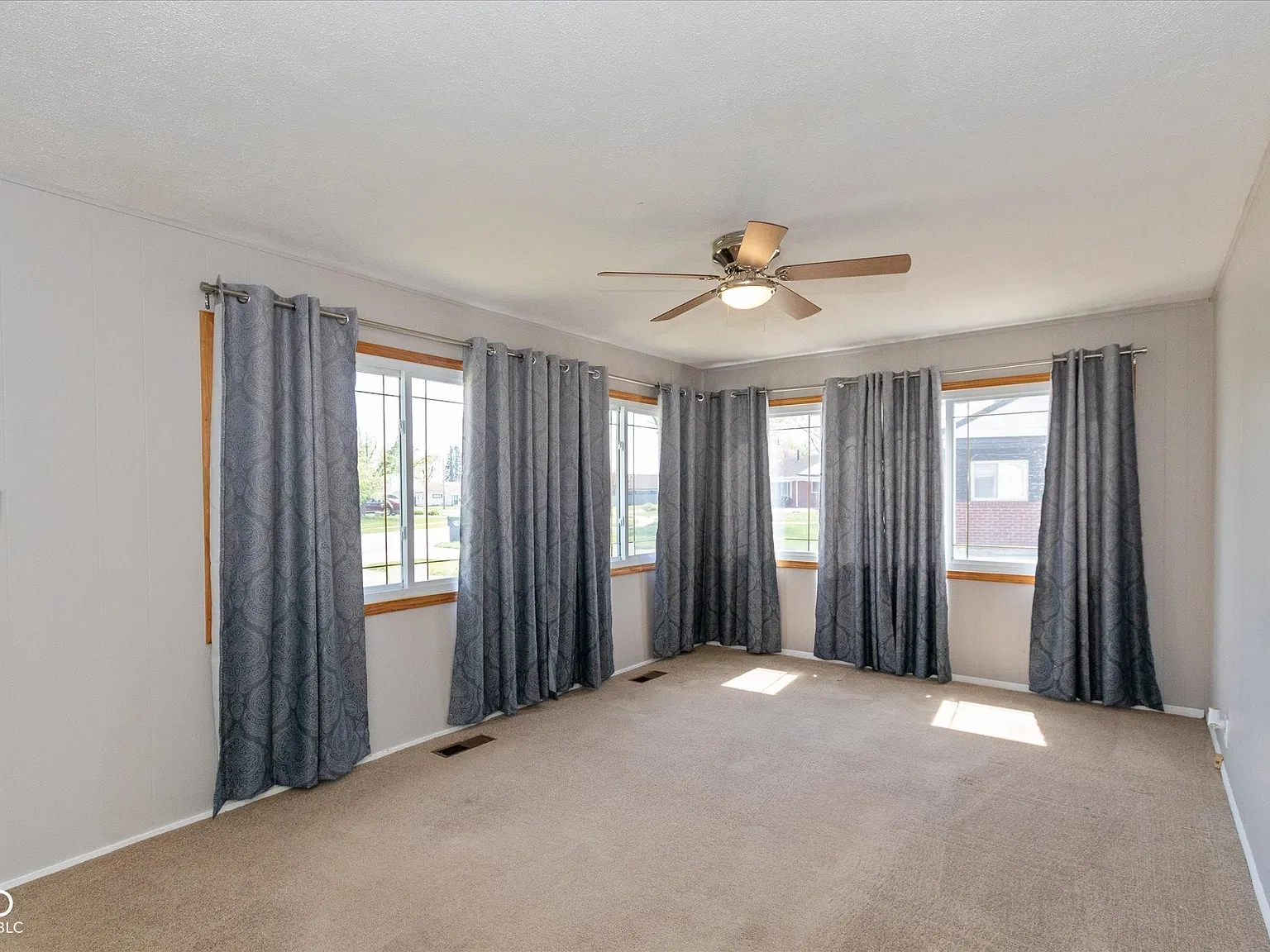 3 bed, 1.0 bath, 864 sqft, $1,450 — Photo 3