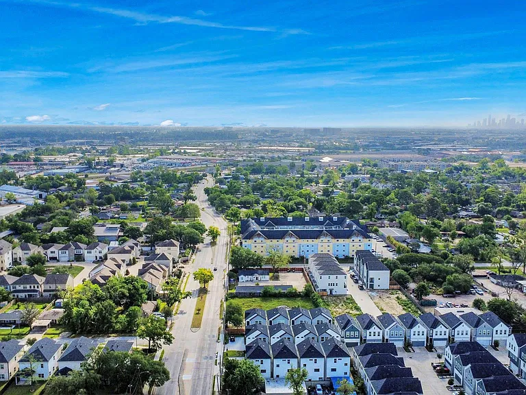 7723 Hammerly Blvd #B — Photo 42