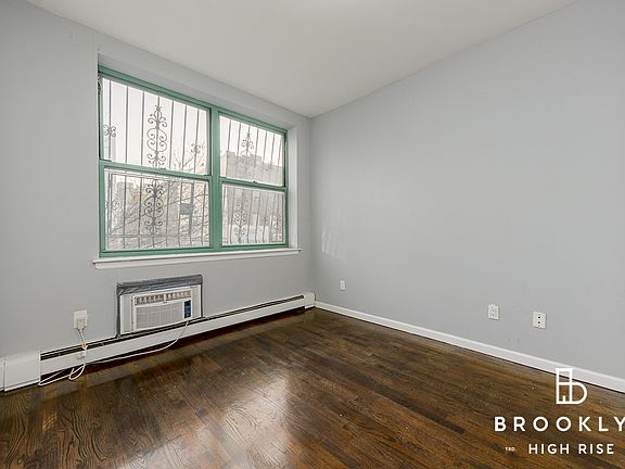 5th image of 109 Moore St #1