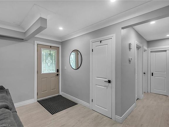 5th image of 18 Kingsmount Cres
