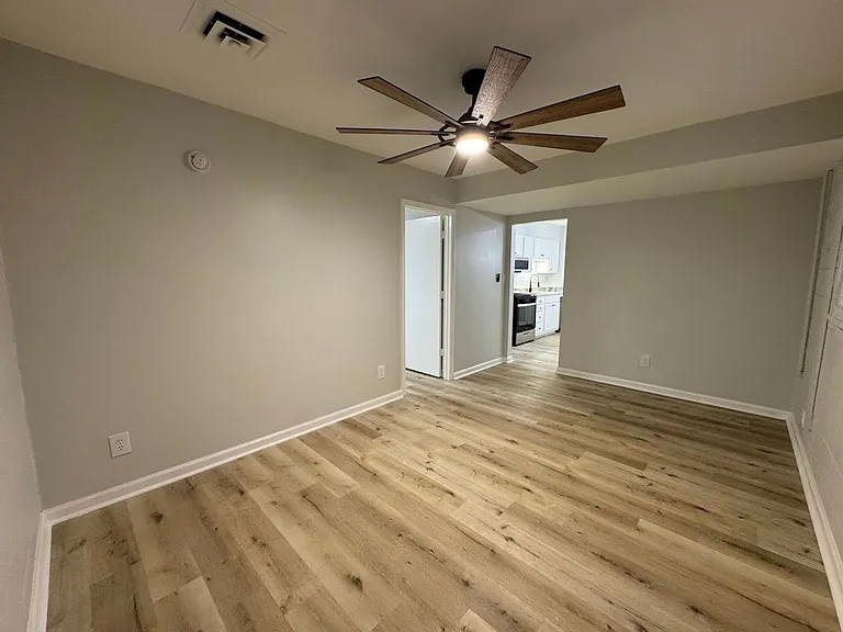2205 Hathaway Dr — Photo 12