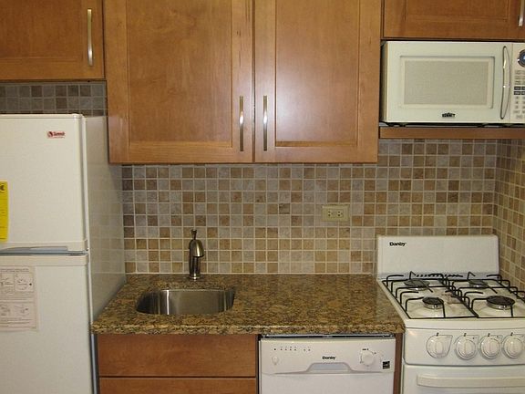 5th image of 347 W 57th St APT 8BB