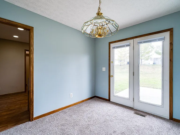 230 N Gebhart Church Rd — Photo 8