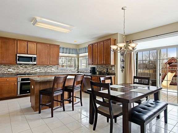 Kitchen w/ breakfast bar/island & lots of space for your table
