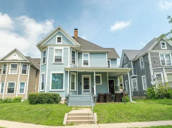 302 E Prospect Ter, Freeport, IL 61032