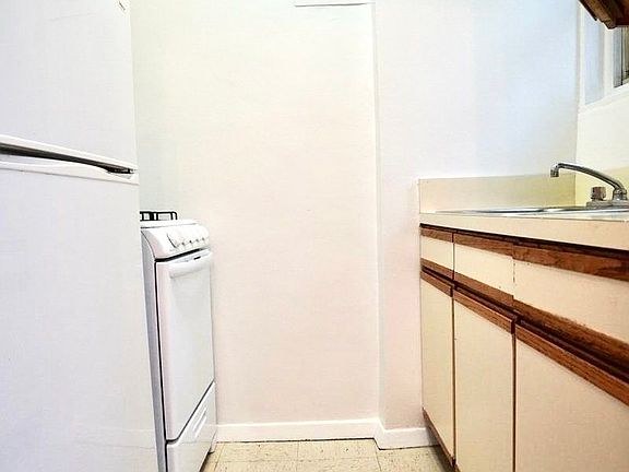 5th image of 225 E 46th St APT 8K