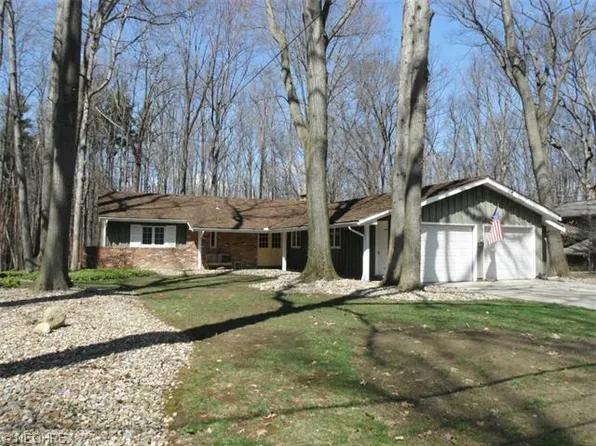 19654 Tanbark Ln, Strongsville, OH 44136