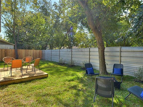 4th image of 3309 Thompson St #2