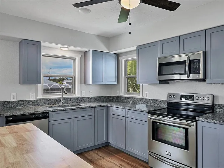 4212 3rd Ave NE — Photo 31