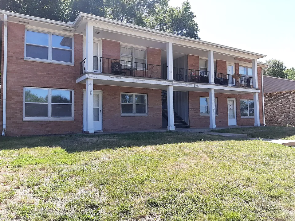 8 Rosewood Ln #4