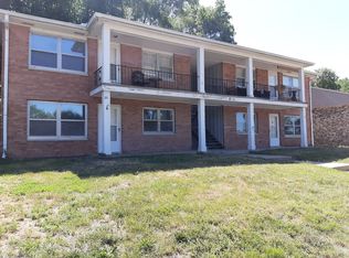8 Rosewood Ln APT 4, Pekin, IL 61554