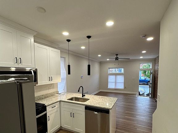4th image of 2721 E Monument St #2721-U1