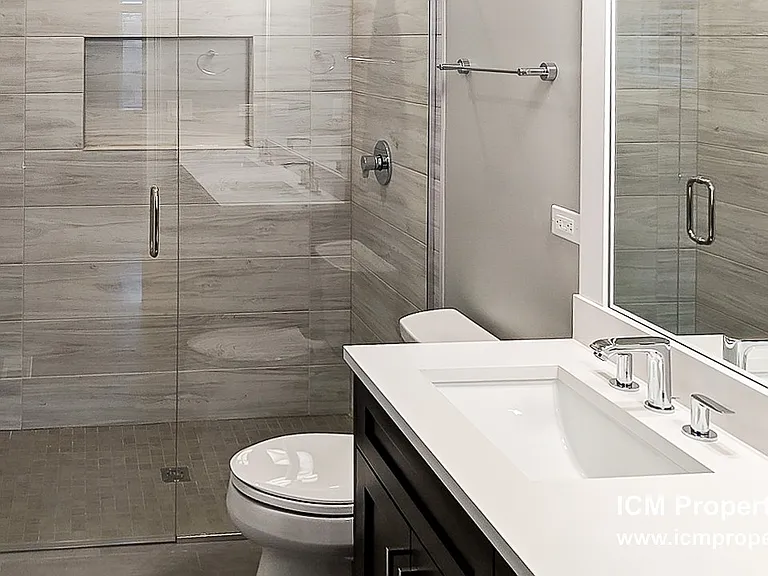 2312 N Southport Ave #2 — Photo 6