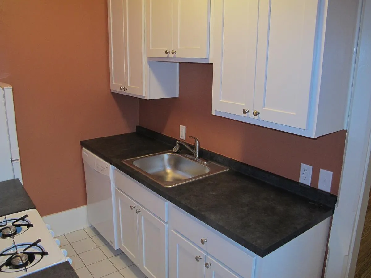 2 bed, 1100 sqft, $1,525 — Photo 3