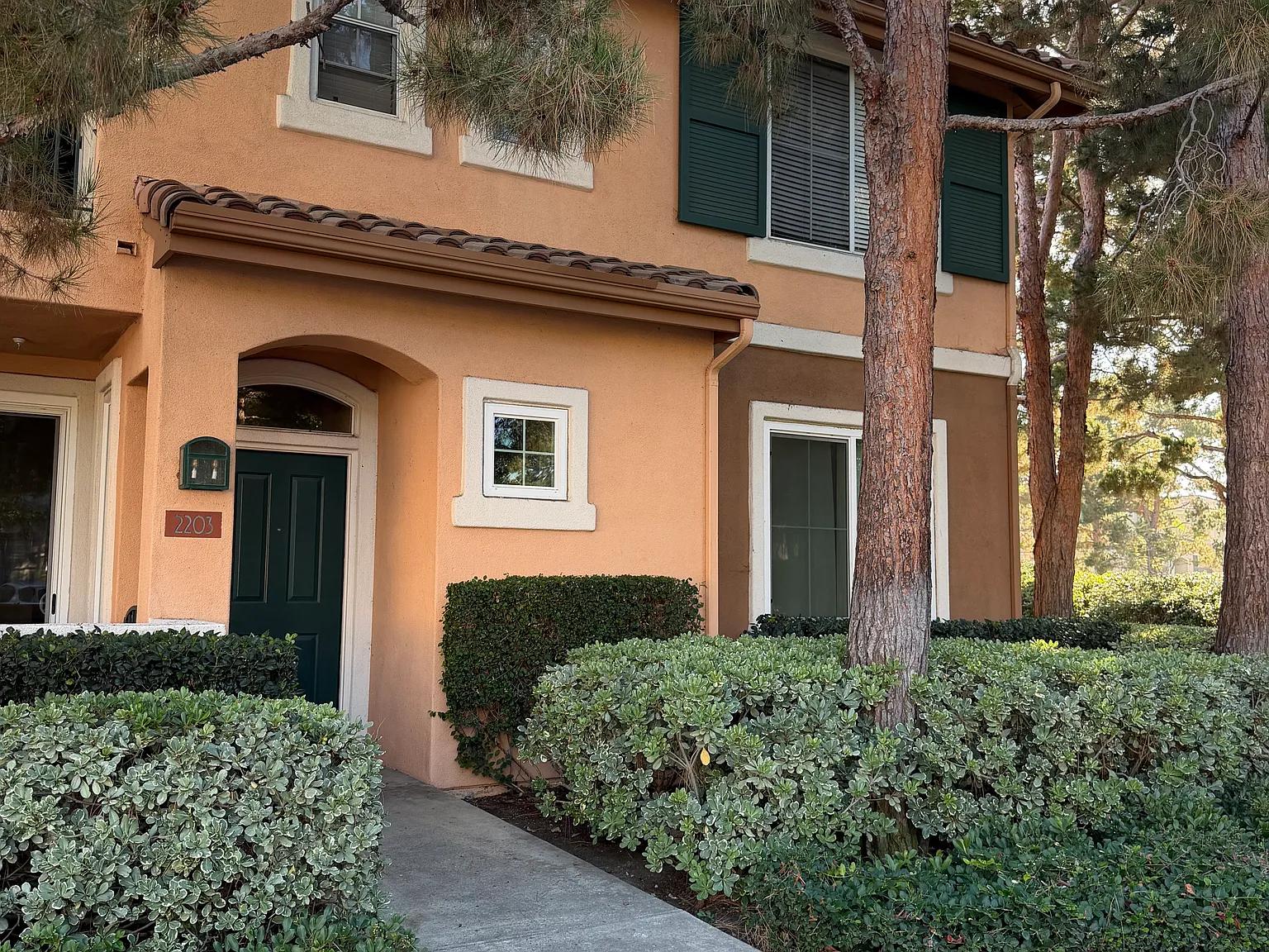 2 bed, 1070 sqft, $3,300 — Photo 1