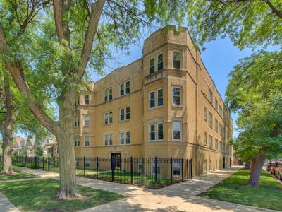 3652 W Belle Plaine Ave UNIT 304, Chicago, IL, 60618