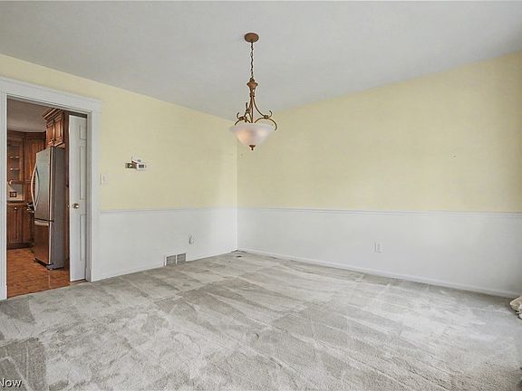 5th image of 2692 Foxwood Dr