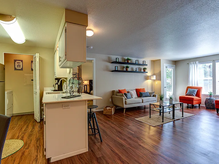 Commons at Dawson Creek Apartments — Photo 7