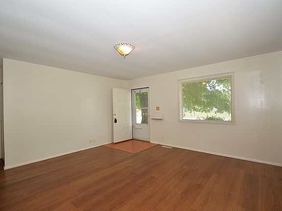 5th image of 5329 E Hill Dr