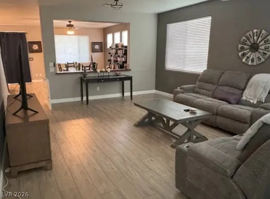 3 bed, 3.0 bath, 2874 sqft, $4,000 — Photo 2