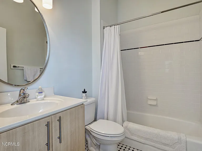 715 N 4th St #302 — Photo 21
