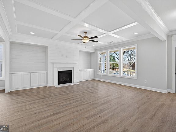 5th image of 5554 Spring St