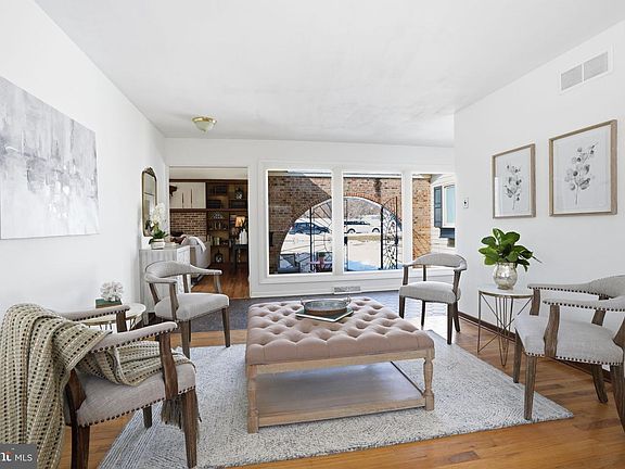 5th image of 216 Bruce Rd