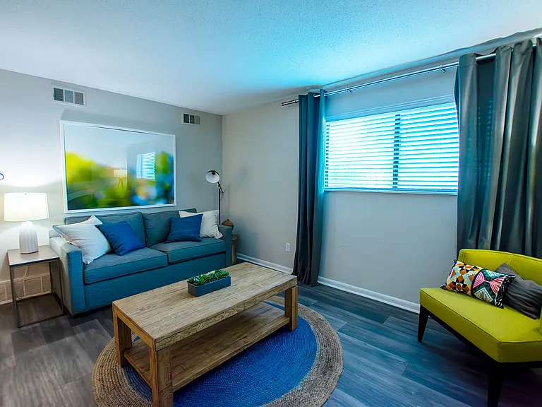 Carlyle Apartments — Photo 24