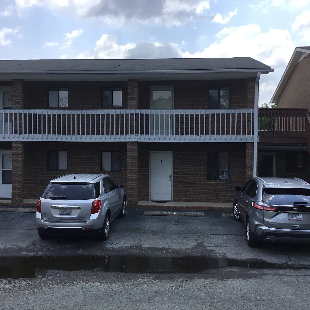 Building Photo - 112 Pineview Dr #8