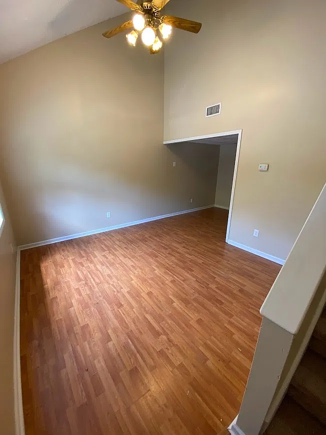 900 N Barton St — Photo 4