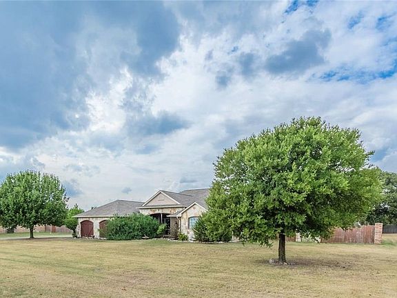 2nd image of 1127 Country Bend Dr