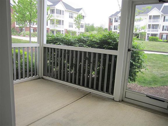 5th image of 810 W Summerfield Glen Cir