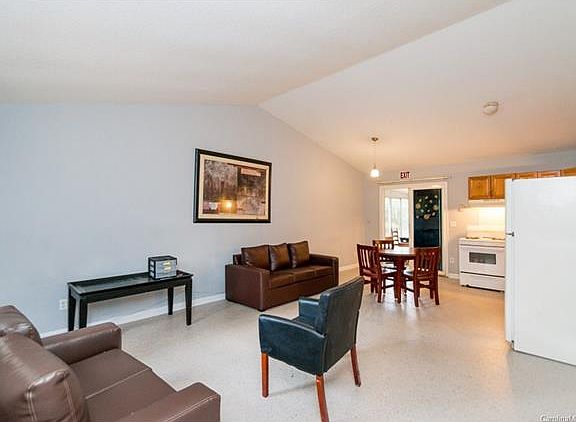 3rd image of 6123 Woodthrush Dr