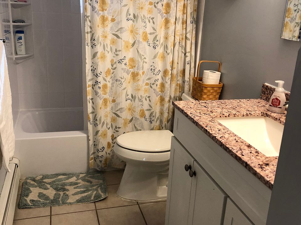 Updated full bathroom 