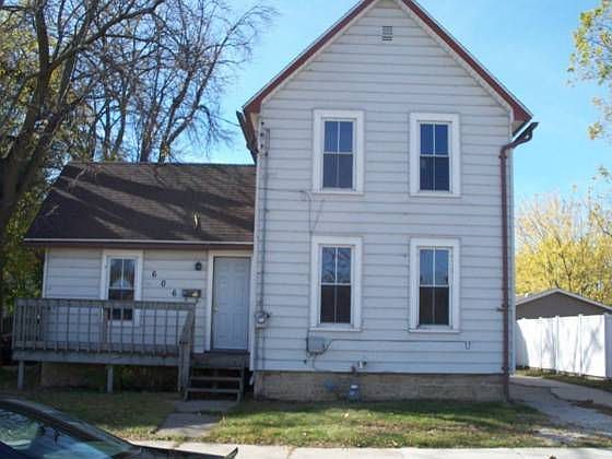 1st image of 606 S River St