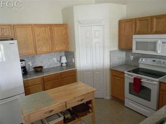 2nd image of 2917 NE Juanita Pl