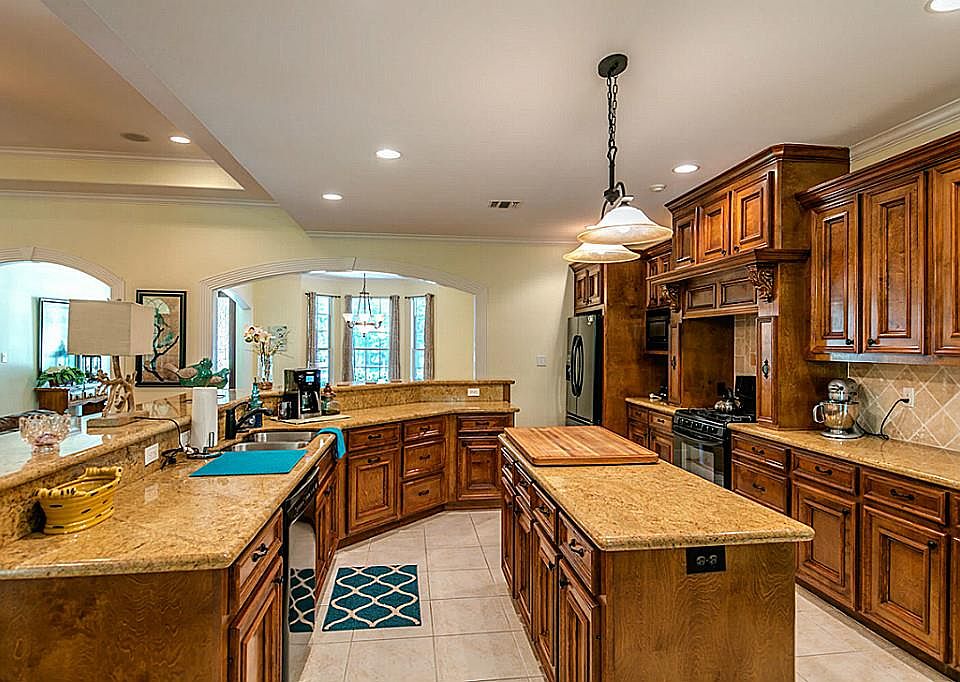 1st image of 7202 Oak Bluff Dr