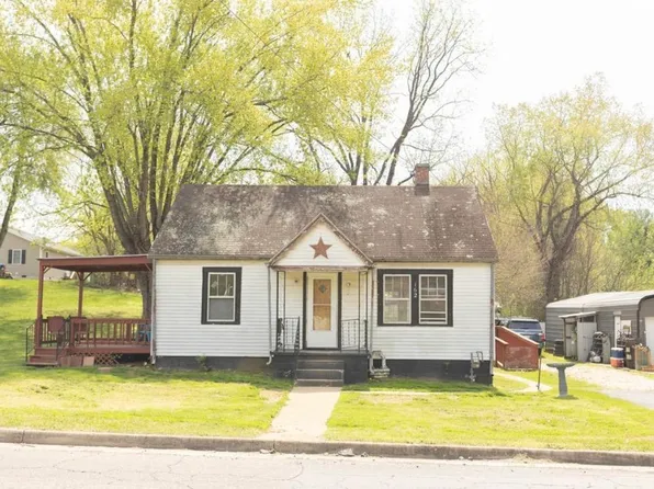 162 E 40th St, Buena Vista, VA 24416