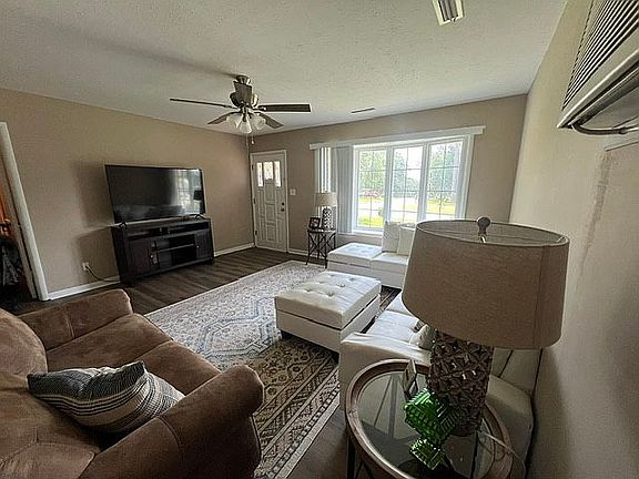 5th image of 106 Cedar Dr