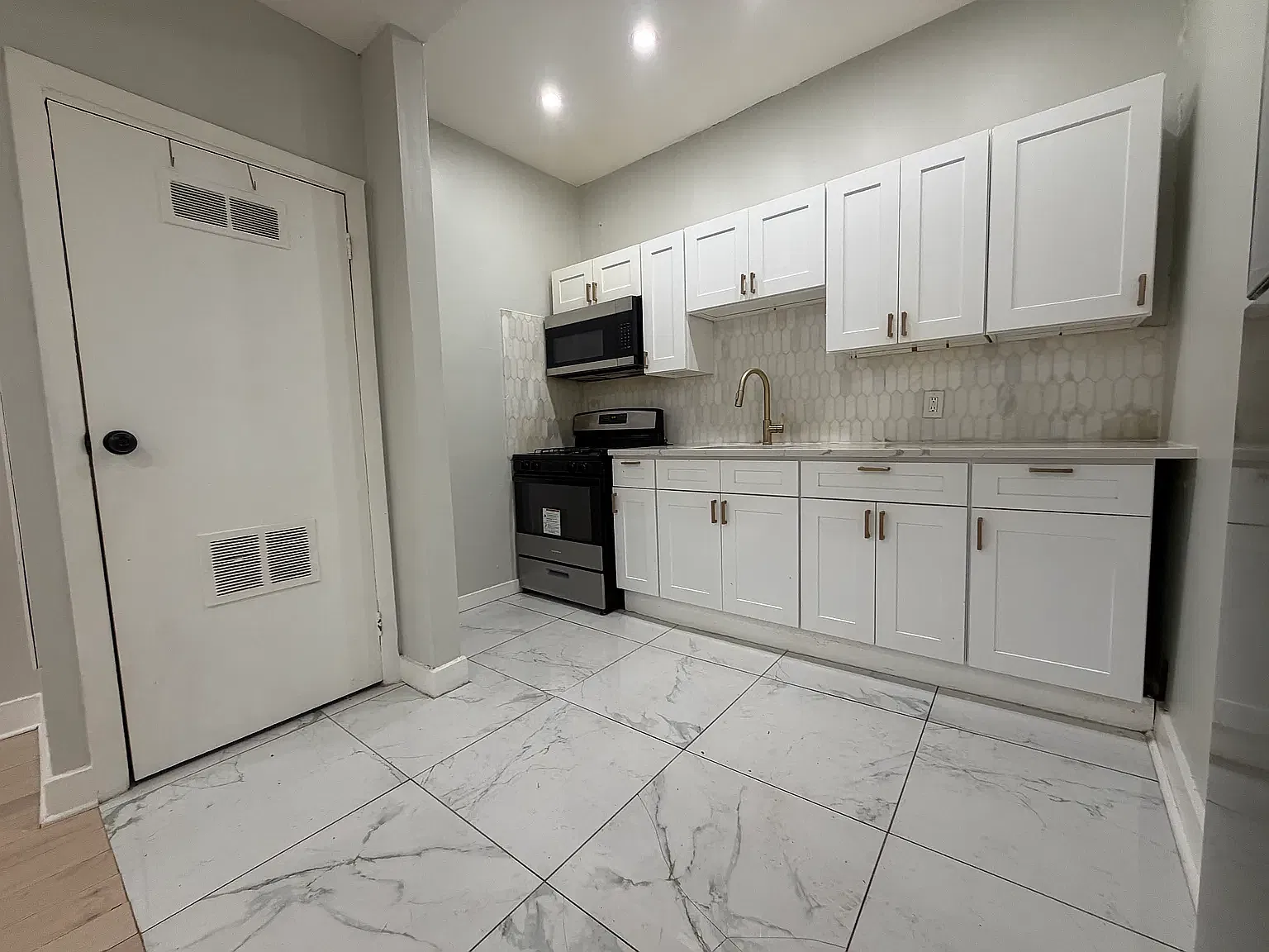 4 bed, 1273 sqft, $1,850 — Photo 2