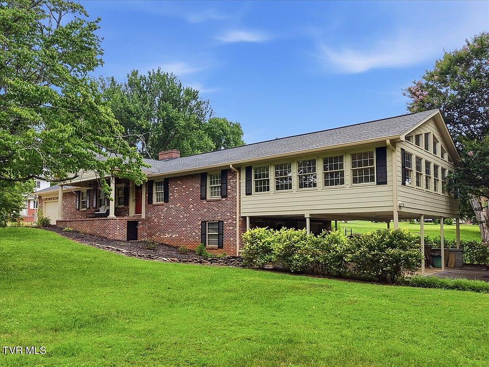 1st image of 404 Cowan Dr