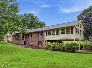 404 Cowan Dr, Rogersville, TN 37857